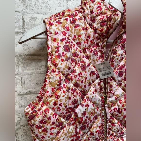 J. Crew Floral Print Quilted Puffer Vest Women’s XS‎ NWT gold tone hardware - Picture 2 of 8